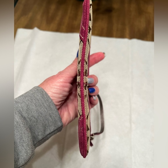 EUC Coach Women’s Wristlet - Picture 9 of 12